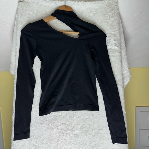 NWOT Free People Intimately Cut It Out Seamless Long Sleeve XS/S Black Basic $68 - Picture 4 of 6